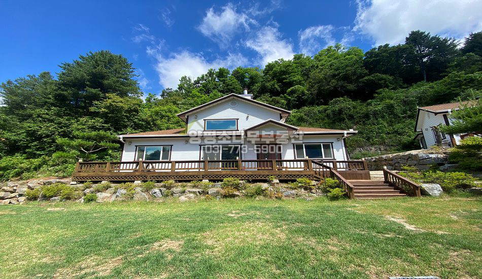 홍천군 서면 대곡리 마을 상단 산자락 한적한 전원주택