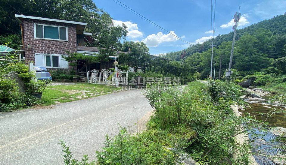 양평군 강상면 세월리 청정개울 인근 산자락 단층주택