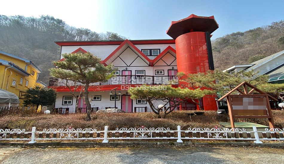 양평군 청운면 갈운리 대로변 개울접한 넓은 펜션