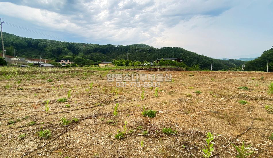 양평군 강하면 동오리 산으로 둘러싸인 주택지