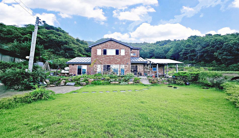 양평군 용문면 연수리 마을 상단 잔디마당 넓은집