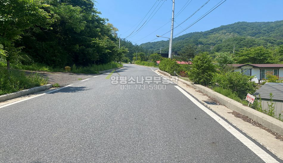 양평군 강상면 병산리 오르막 2차선 도로에 접한 부지