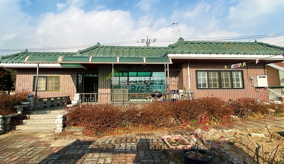 양평군 옥천면 용천리 마을 내 벽돌 구옥