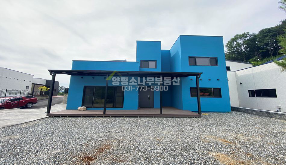 양평군 양평읍 창대리 한적한 지방도 인근 파란색 신축주택