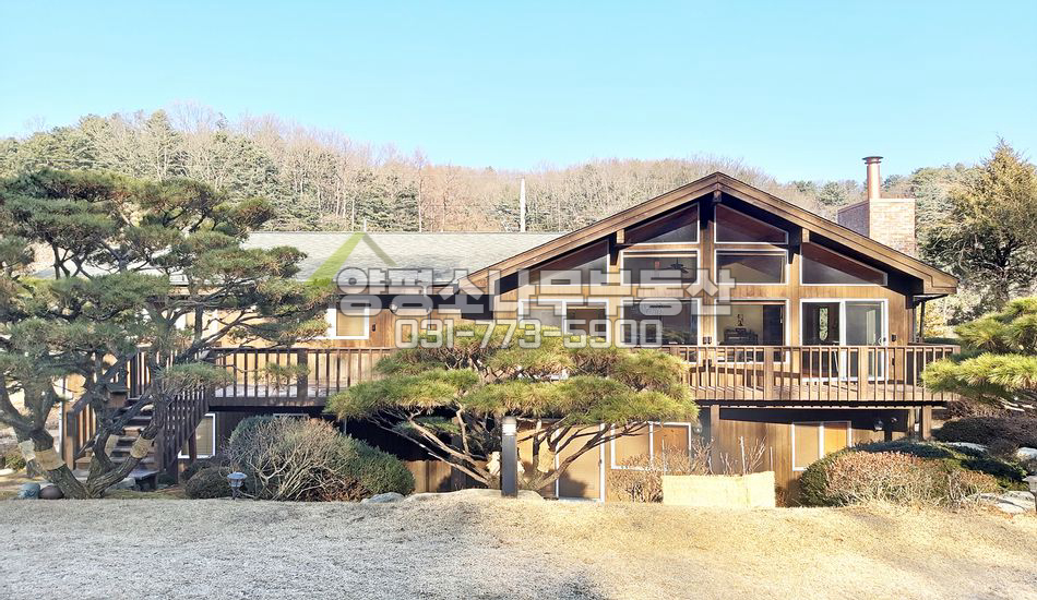 양평군 옥천면 신복리 조경이 예쁜 숲 속 별장/넓은 거실주방