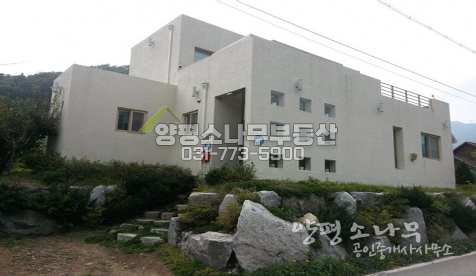 양평군 옥천면 하천이 앞쪽으로 시원하게 흐르는 모던주택