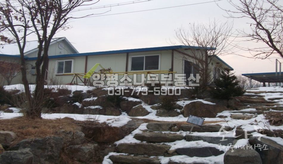 양평군 용문면 용문역 1분거리이며 남향으로 조망이 트인 전원주택입니다.