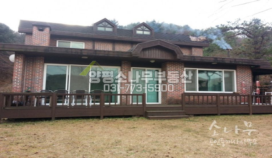 양평군 서종면 완경사지 임야를 등지고 있는 전원주택입니다.
