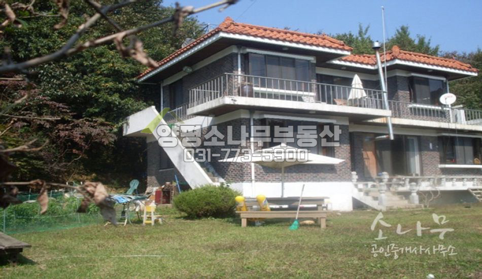 양평군 옥천면 아신역 뒷쪽으로 형성된 원주민 마을내 전원주택입니다.