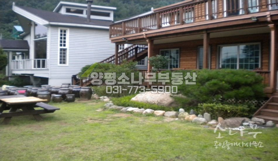양평군 서종면 집 앞으로 천이흐르는 조용하고 한적한 전원주택입니다.