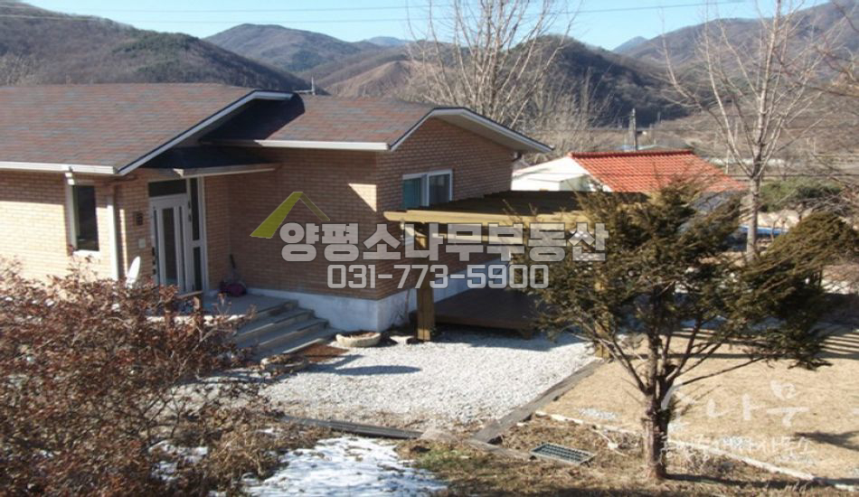 양평군 단월면 전원주택 단지내 텃밭과 유실수가 있는 주택입니다.