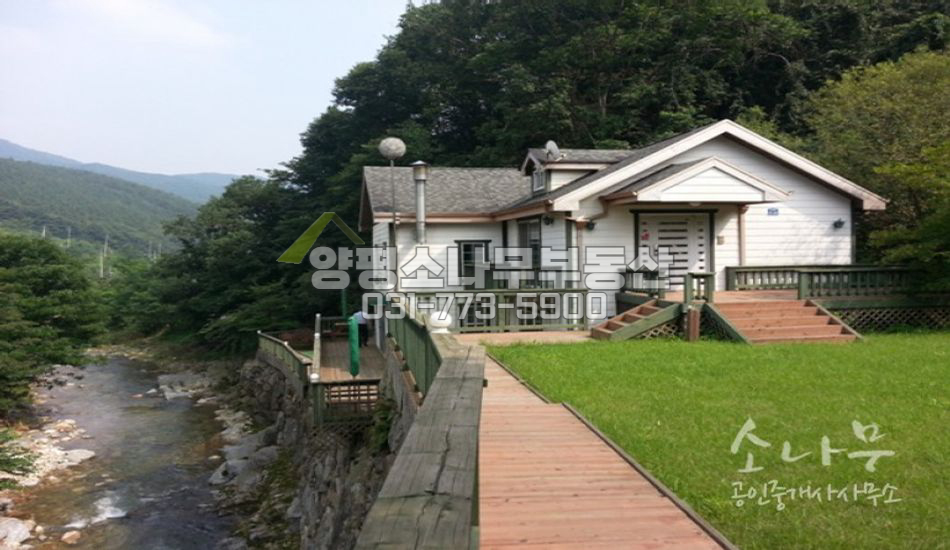 양평군 옥천면  계곡을 접한 전원 주택 입니다.