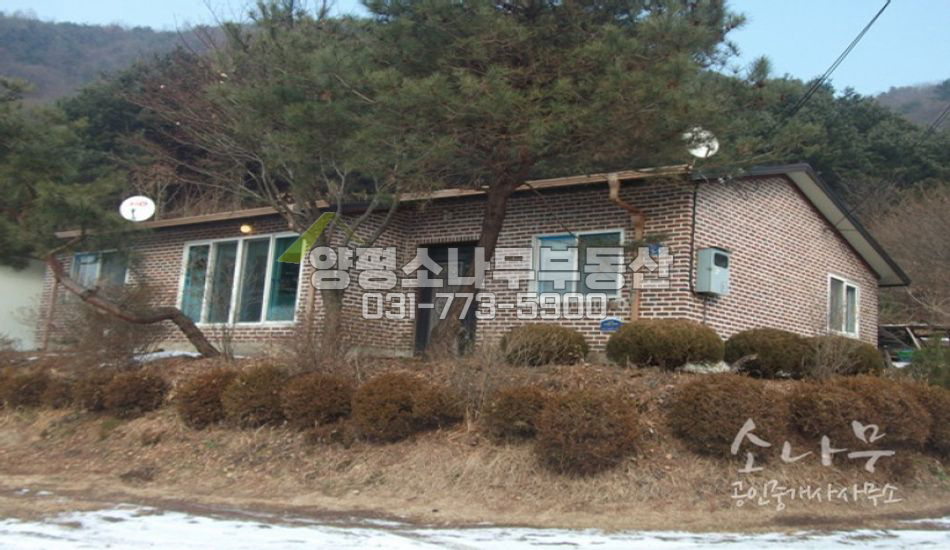 양평군 용문면 자연림과 조화를 이룬 전원주택입니다.